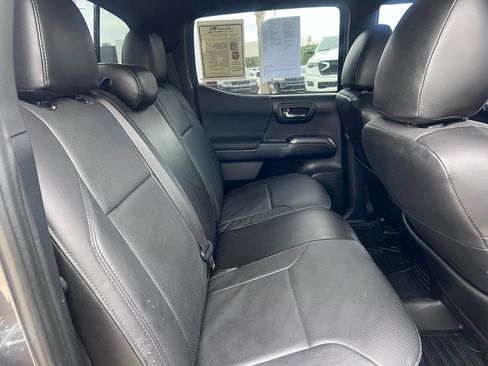 Used 2021 Toyota Tacoma TRD Sport w/ Technology Package image 13