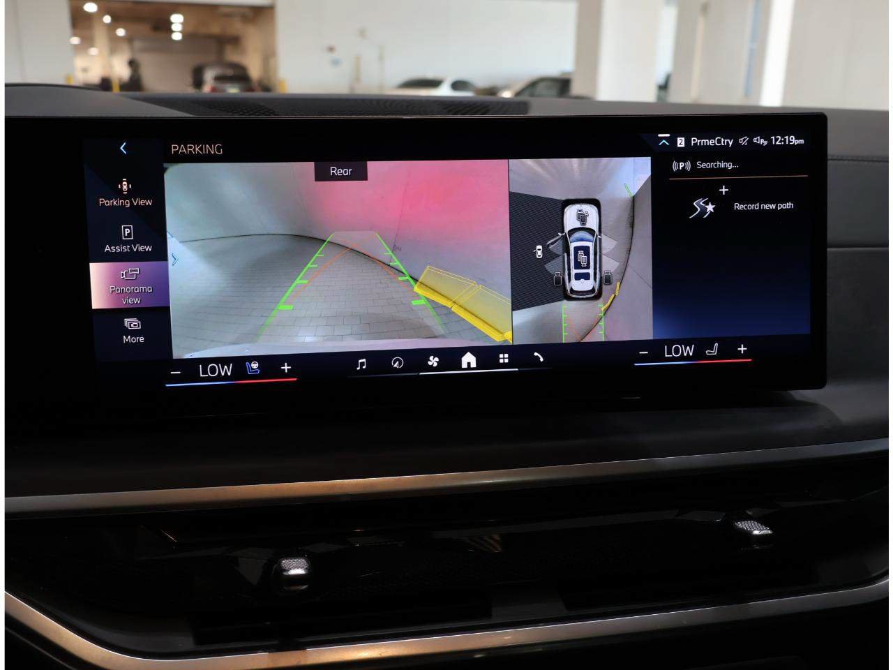 Certified 2024 BMW X7 xDrive40i w/ Premium Package AWD/4WD image 19