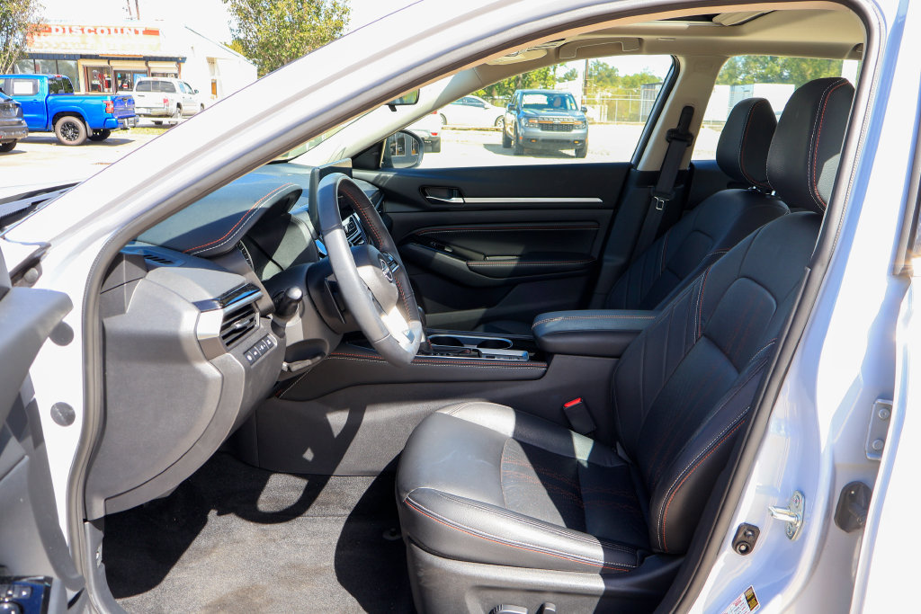 Used 2023 Nissan Altima 2.0 SR FWD image 7