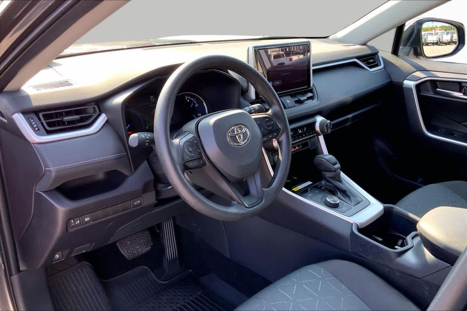 Used 2025 Toyota RAV4 XLE w/ Convenience Package AWD/4WD image 17