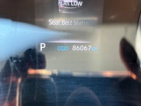 Used 2022 Toyota Highlander LE FWD image 16