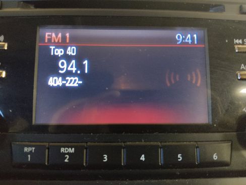 Used 2017 Nissan Titan SV image 25