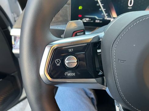 Used 2025 BMW 750e xDrive w/ Premium Package image 9