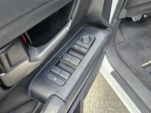 Used 2025 Toyota Tacoma TRD Sport AWD/4WD image 16