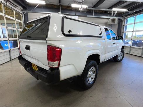 Used 2019 Toyota Tacoma SR image 5