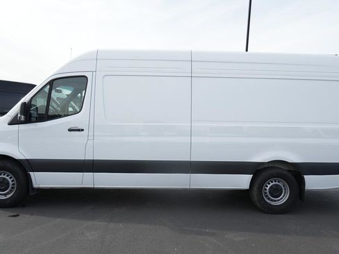 Used 2025 Mercedes-Benz Sprinter 2500 image 4