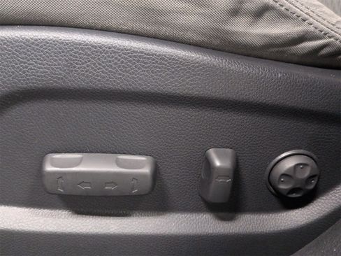 Used 2015 Hyundai Santa Fe GLS image 18