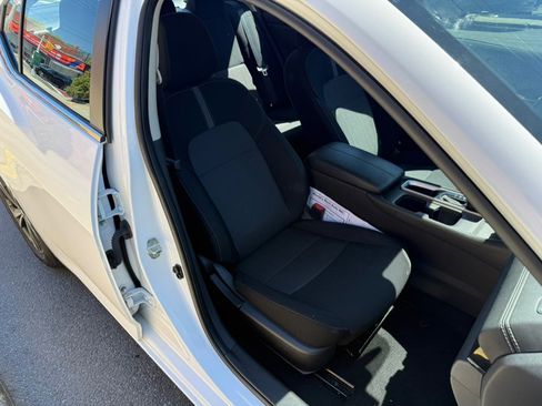 Used 2023 Nissan Sentra SV FWD image 8