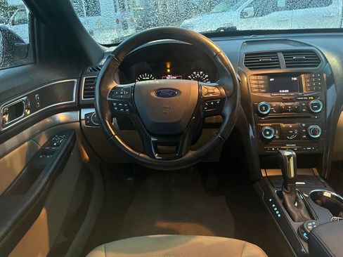 Used 2016 Ford Explorer XLT image 7