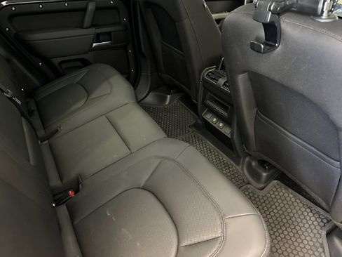 Used 2025 Land Rover Defender 110 S image 30