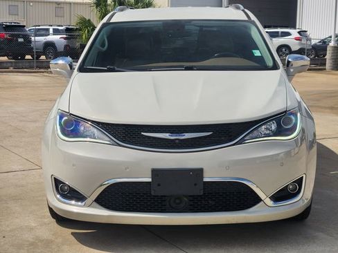 Used 2019 Chrysler Pacifica Limited w/ Advanced Safetytec Group image 2