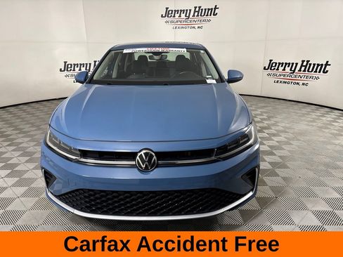 Used 2025 Volkswagen Jetta SE FWD image 3