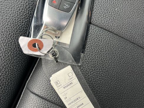 Certified 2024 Mercedes-Benz GLB 250 4MATIC image 38