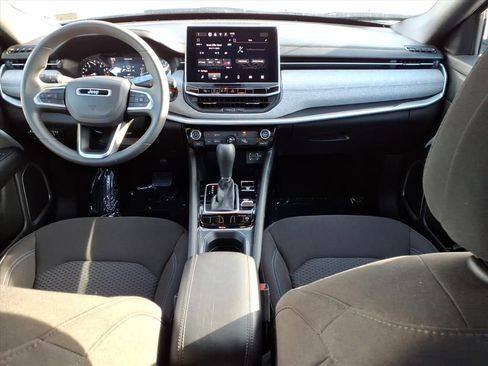 Used 2024 Jeep Compass Sport image 8