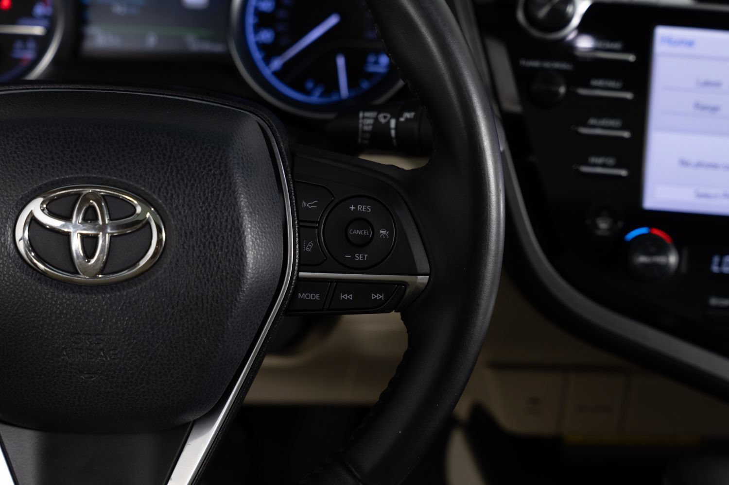 Used 2018 Toyota Camry XLE FWD image 29