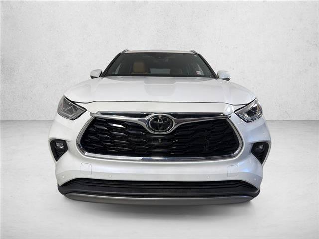 Used 2024 Toyota Highlander Platinum FWD image 10