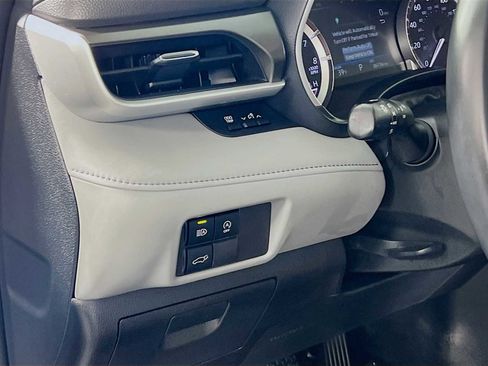 Used 2024 Toyota Highlander XLE image 10