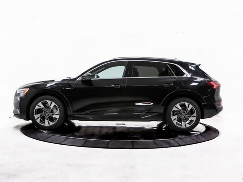 Used 2022 Audi e-tron Premium Plus w/ Premium Plus Package image 2