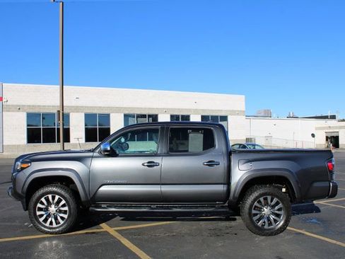 Used 2020 Toyota Tacoma Limited image 7