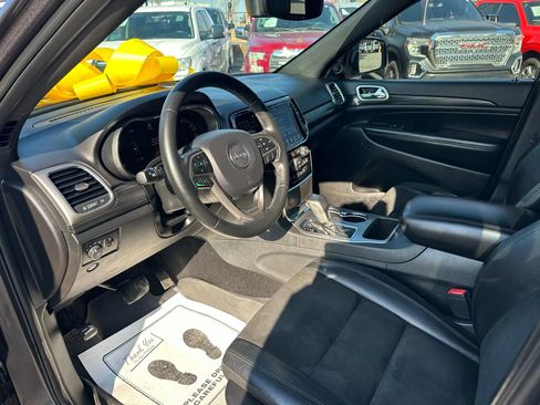 Used 2019 Jeep Grand Cherokee Laredo w/ Laredo X Package image 20