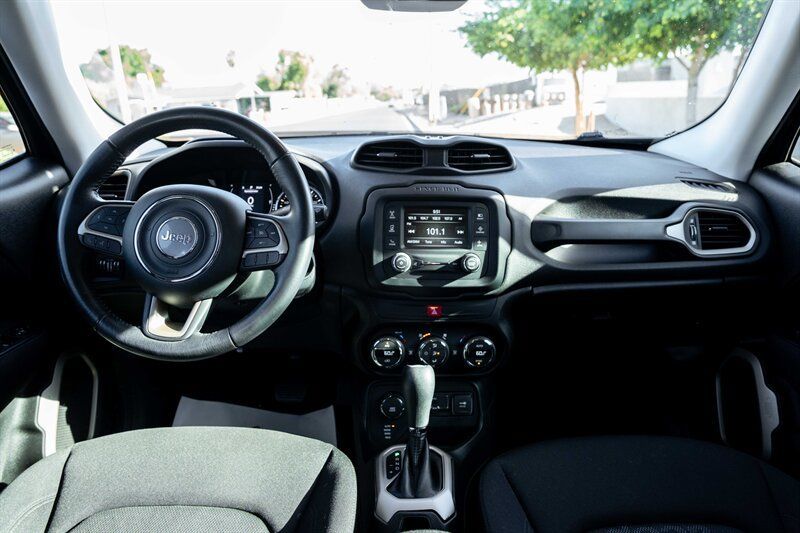 Used 2017 Jeep Renegade Latitude w/ Popular Equipment Group AWD/4WD image 17
