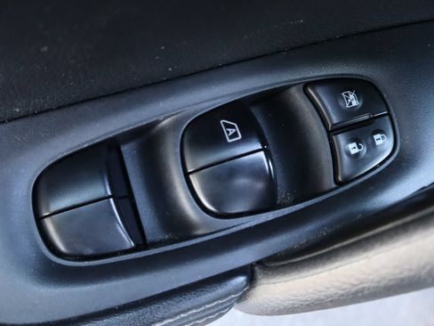Used 2018 Nissan Rogue S AWD/4WD image 27
