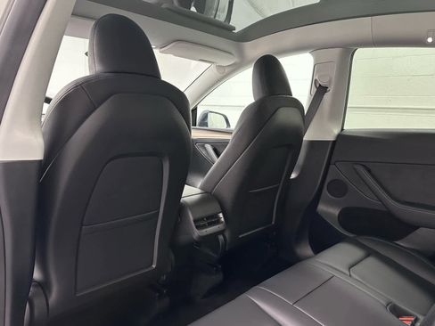 Used 2025 Tesla Model Y Long Range image 14