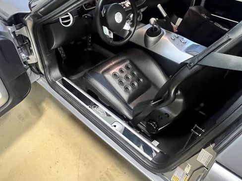 Used 2006 Ford GT RWD image 13