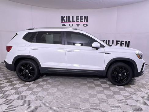 Used 2024 Volkswagen Taos SE image 8