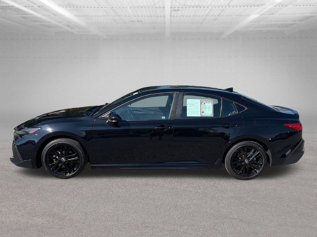 Used 2025 Toyota Camry SE FWD image 3
