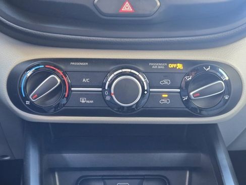 Certified 2025 Kia Soul LX image 18