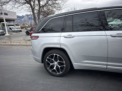 Certified 2022 Jeep Grand Cherokee Summit image 14