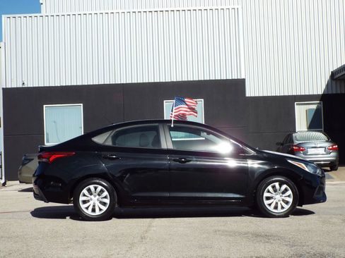Used 2021 Hyundai Accent SE image 4