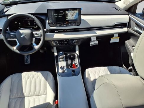 New 2025 Mitsubishi Outlander SEL image 9