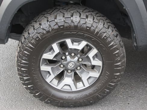 Used 2021 Toyota Tacoma TRD Off-Road image 11