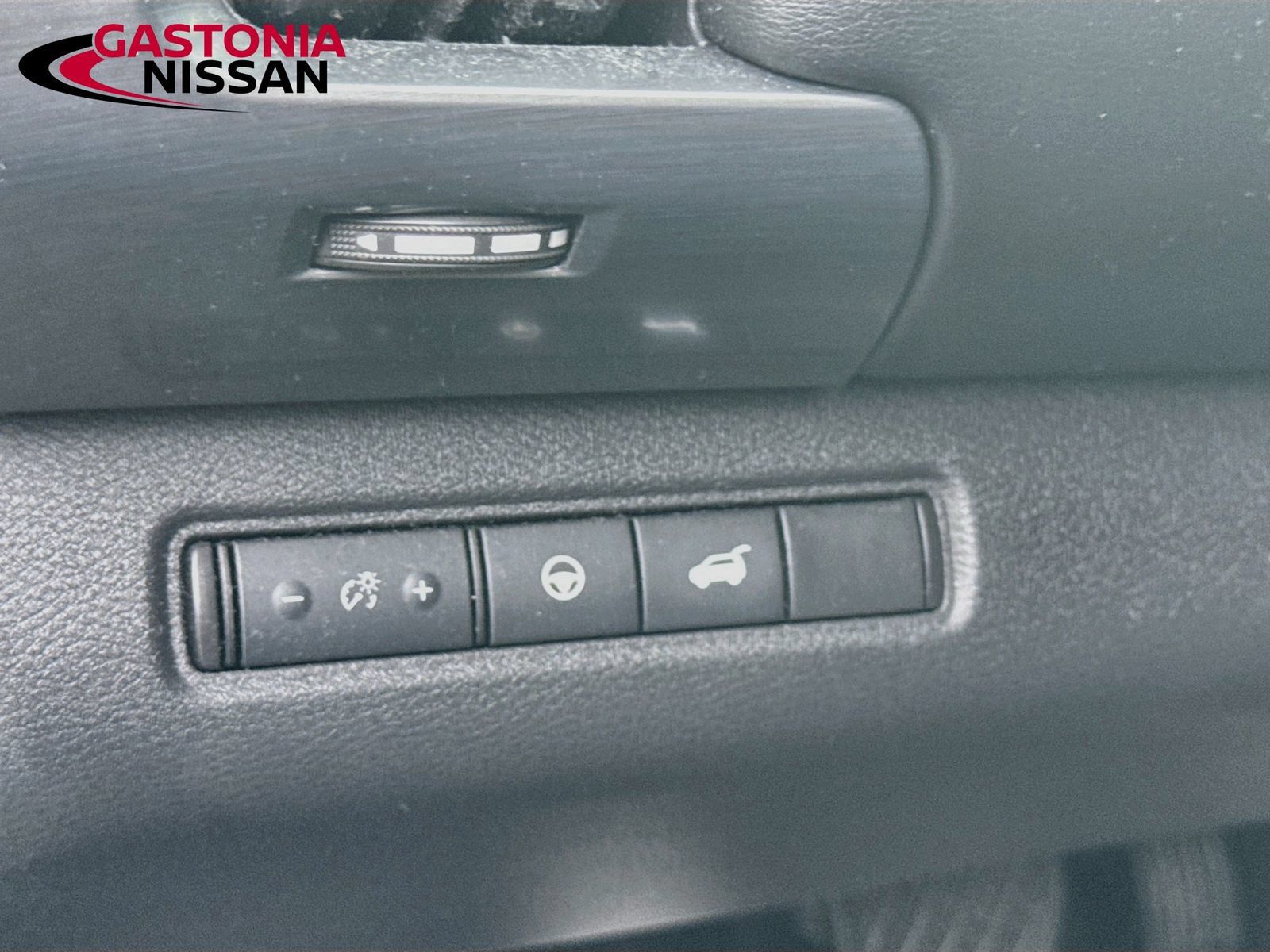 Used 2022 Nissan Pathfinder SL w/ Lighting Package (N92) FWD image 13