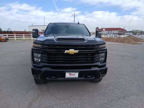 Used 2024 Chevrolet Silverado 2500 Custom w/ Custom Convenience Package image 9