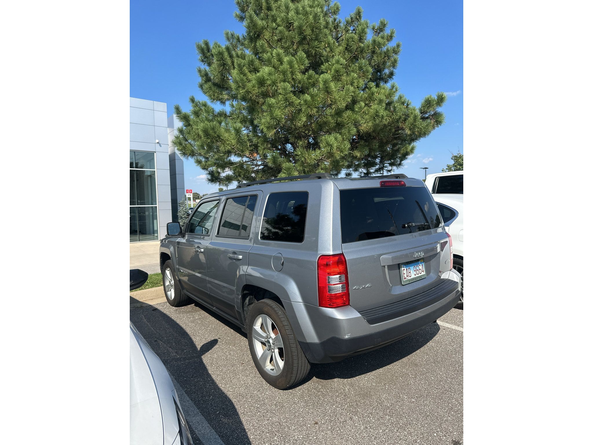 Used 2014 Jeep Patriot Latitude AWD/4WD image 4