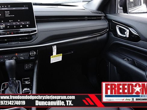 New 2026 Jeep Compass Latitude image 38