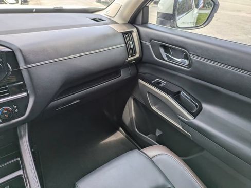 Used 2023 Nissan Pathfinder Platinum w/ Black Appearance Package AWD/4WD image 22