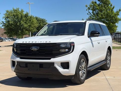 Used 2025 Ford Expedition Active image 3