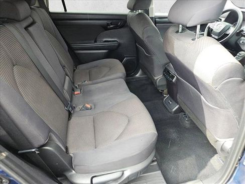 Used 2021 Toyota Highlander L image 20