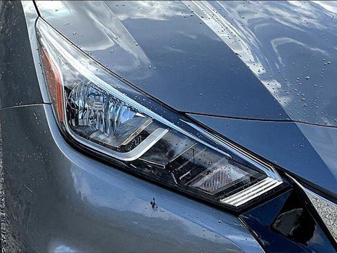 Used 2021 Nissan Versa SV image 26