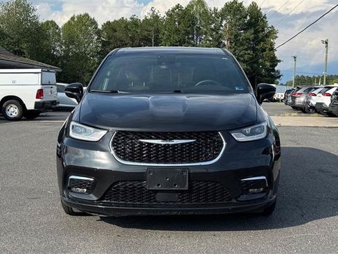 Used 2024 Chrysler Pacifica Touring FWD image 5