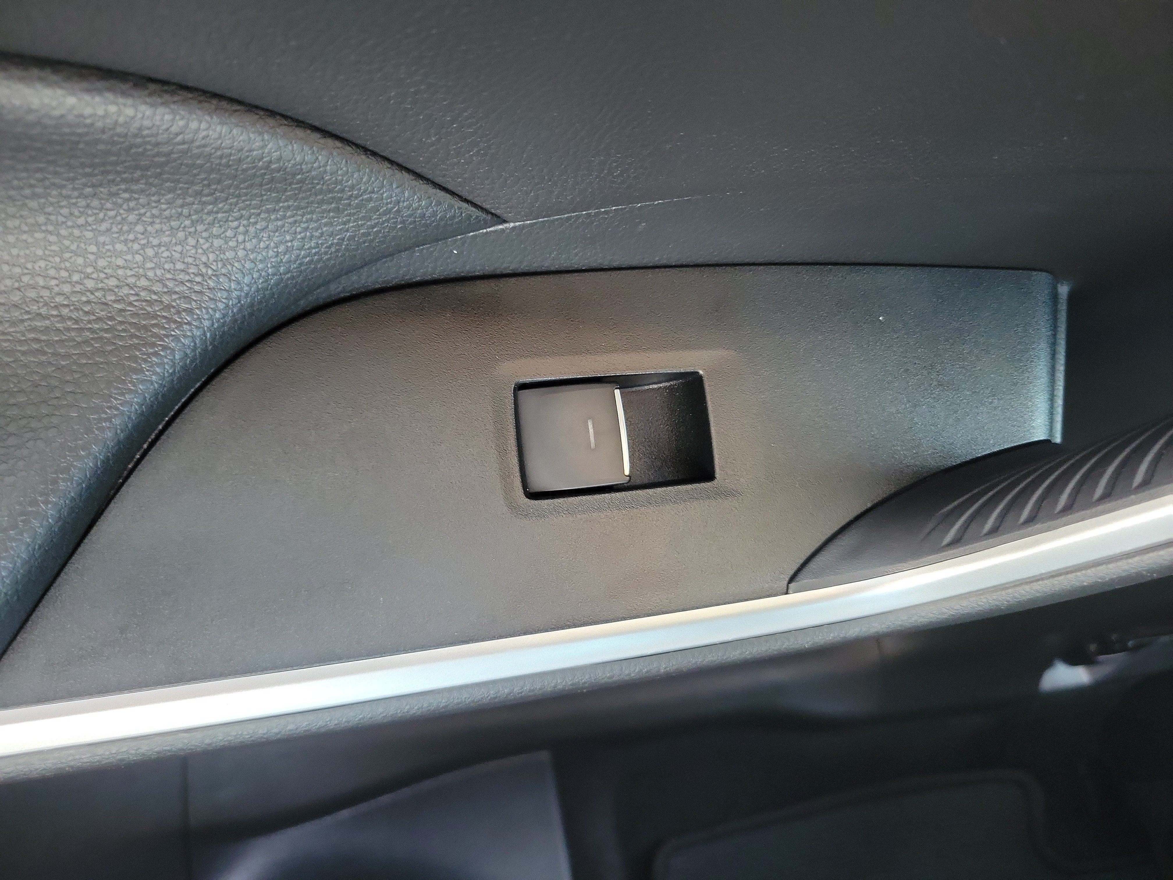 Used 2024 Toyota RAV4 XLE w/ Convenience Package FWD image 13