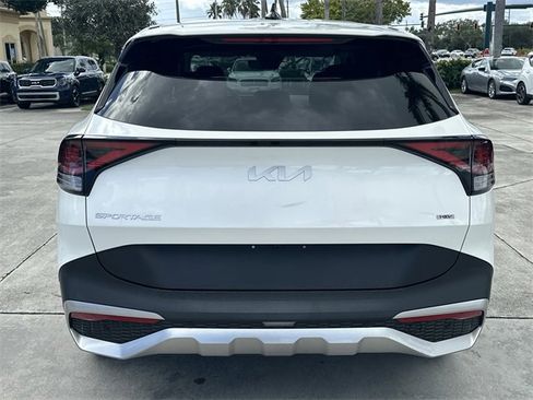 Used 2023 Kia Sportage LX image 7