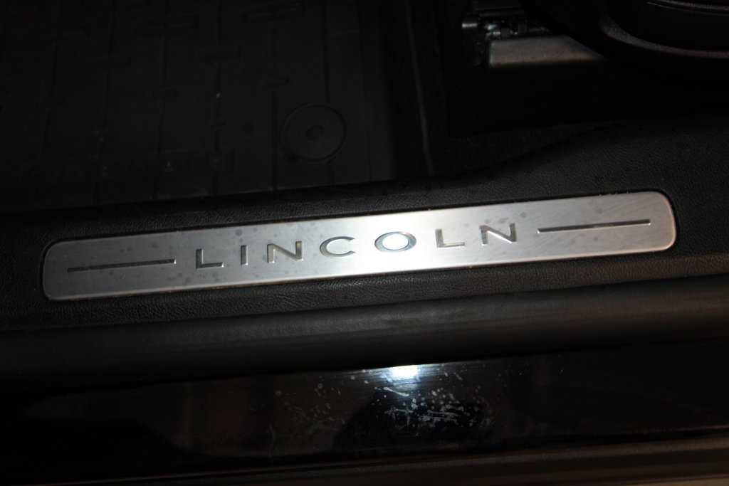 Used 2024 Lincoln Corsair AWD w/ Equipment Group 101A image 7