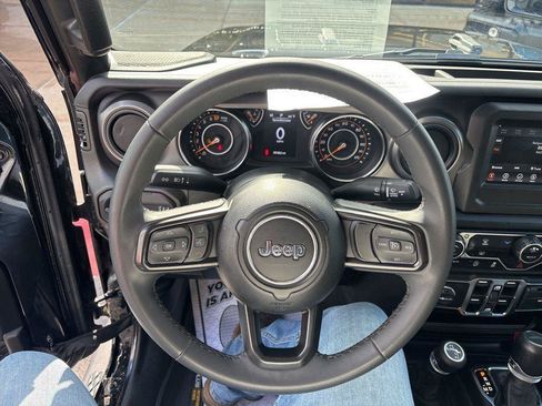 Used 2023 Jeep Gladiator Sport AWD/4WD image 16
