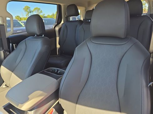 New 2026 Kia Carnival image 22