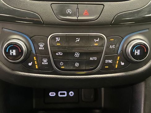 Used 2022 Chevrolet Equinox RS image 27